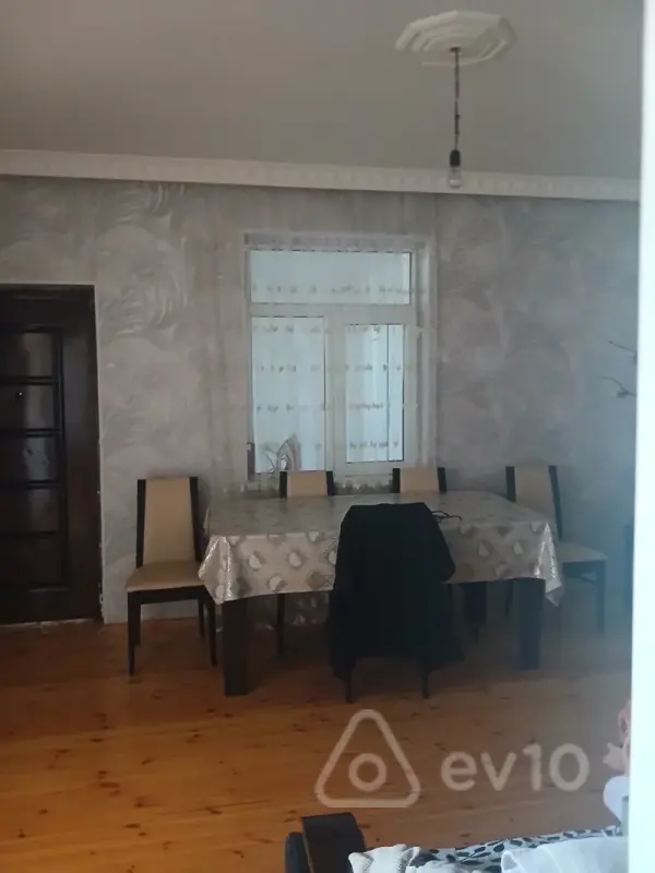 Satılır 3 otaqlı həyət evi 300 m²