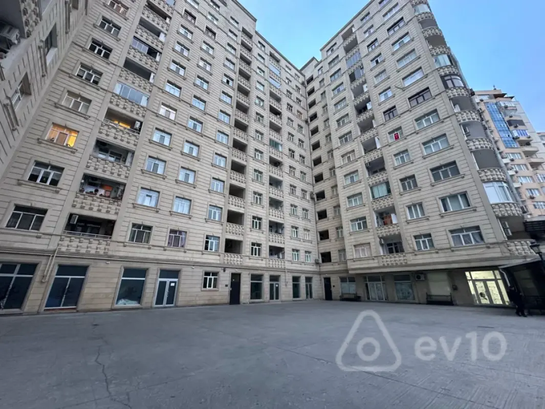 Satılır 4 otaqlı yeni tikili 210 m²