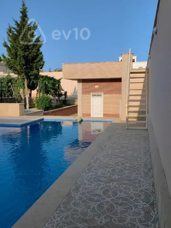 Satılır 7 otaqlı həyət evi 650 m²