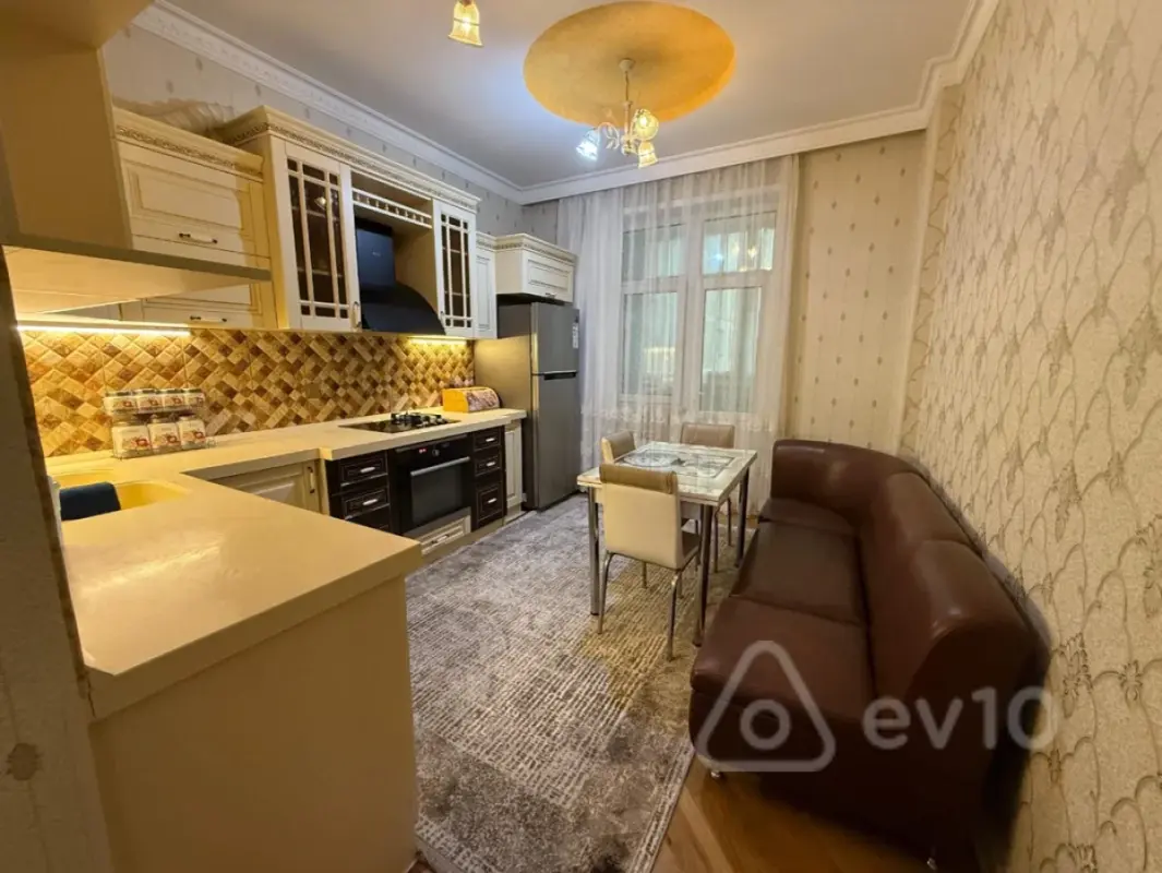Kirayə verilir 3 otaqlı yeni tikili 120 m²