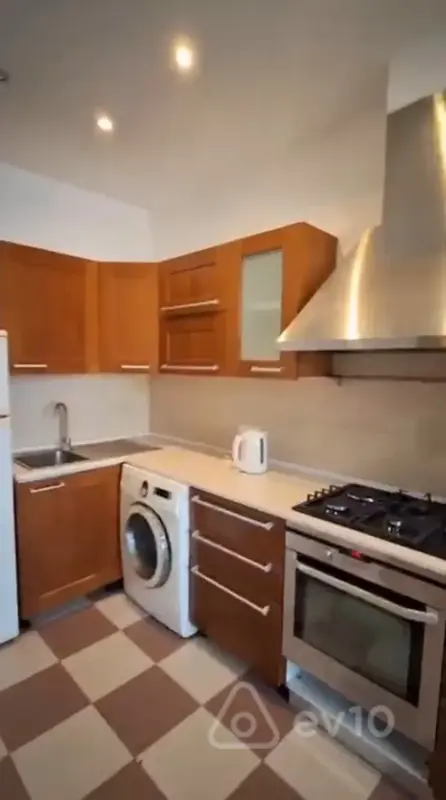 Kirayə verilir 4 otaqlı yeni tikili 100 m²
