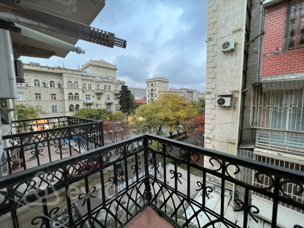 Satılır 1 otaqlı köhnə tikili 40 m²