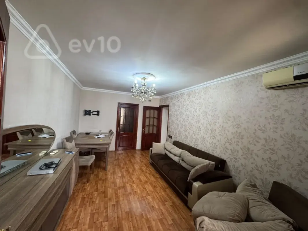 Kirayə verilir 2 otaqlı köhnə tikili 58 m²