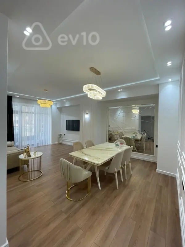 Kirayə verilir 3 otaqlı yeni tikili 150 m²