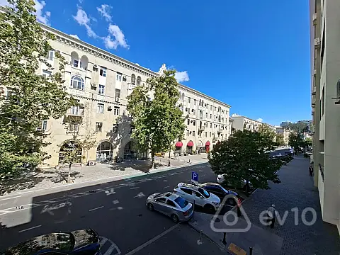 Satılır 4 otaqlı köhnə tikili 120 m² — Bakı, Səbail 4 otaq 120.00 m²