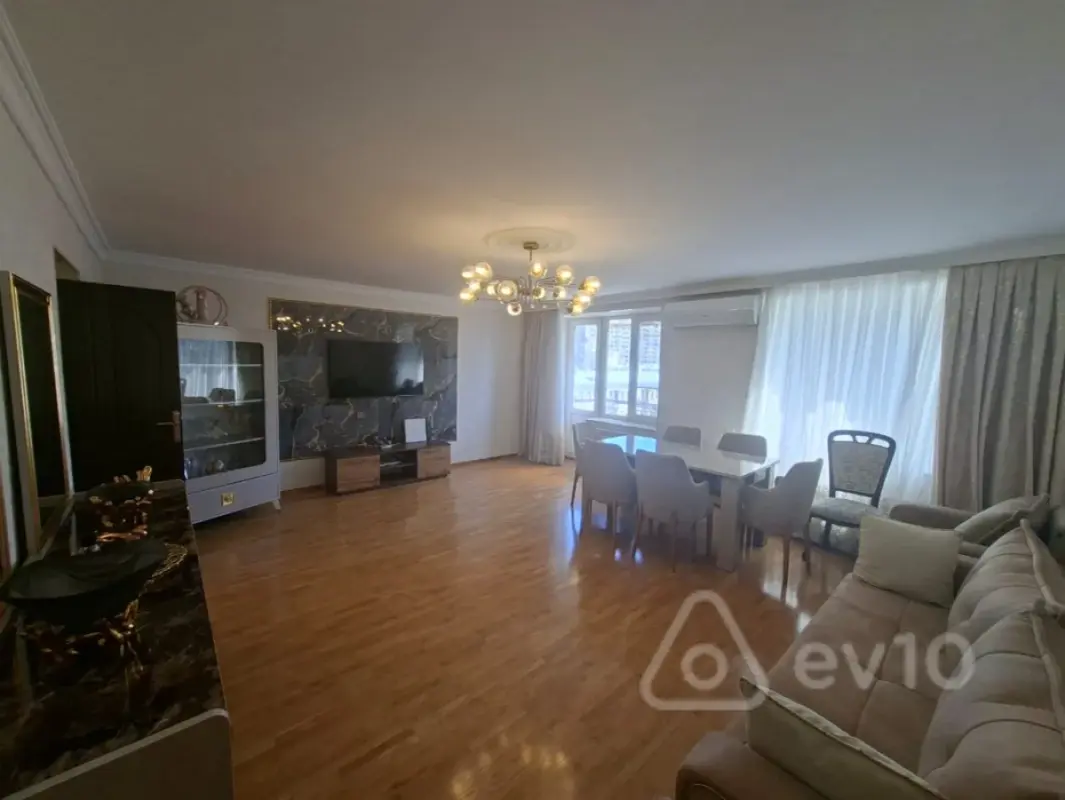 Satılır 3 otaqlı köhnə tikili 75 m²