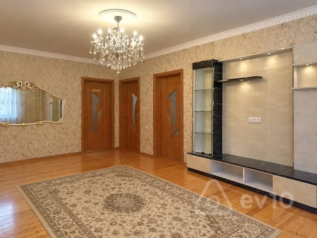 Satılır 7 otaqlı həyət evi 272 m²