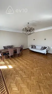 Kirayə verilir 3 otaqlı köhnə tikili 104 m² — Bakı, Səbail 3 otaq 104.00 m²