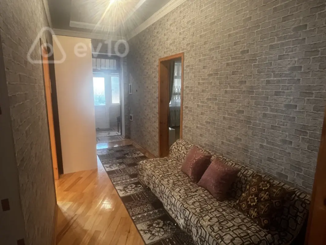 Satılır 4 otaqlı həyət evi 200 m²