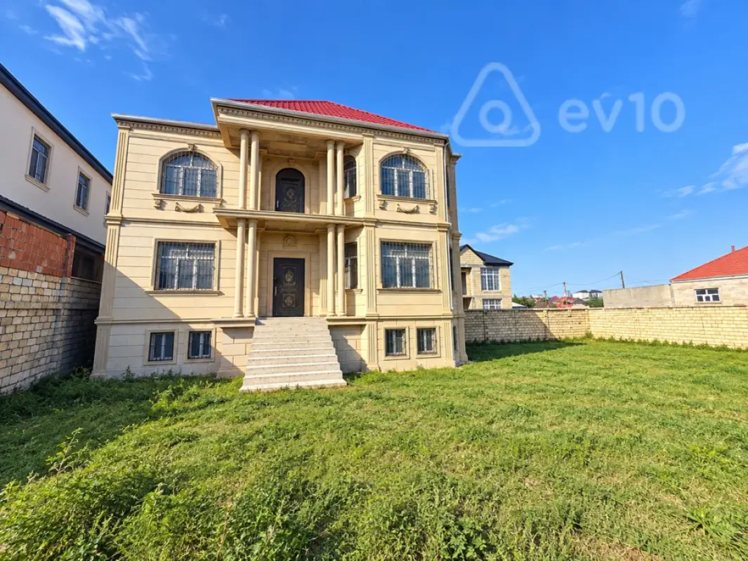 Satılır 9 otaqlı həyət evi 777 m²
