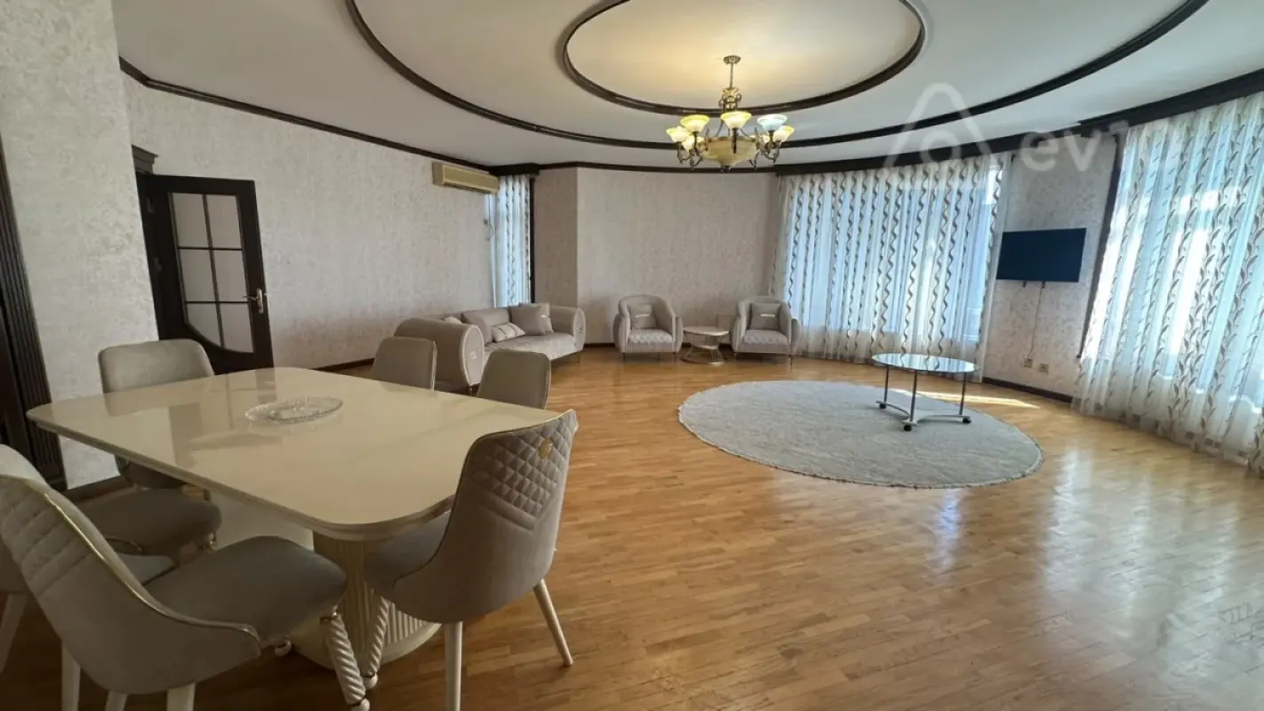 Kirayə verilir 5 otaqlı yeni tikili 240 m²