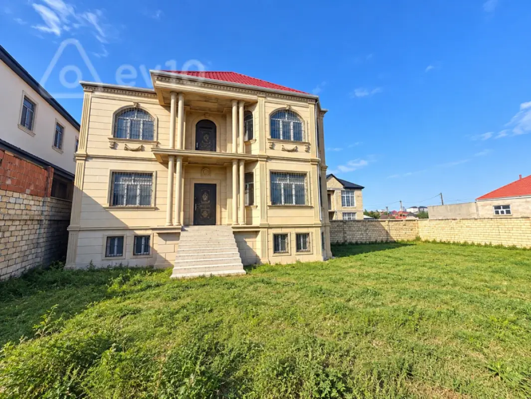Satılır 9 otaqlı həyət evi 777 m²
