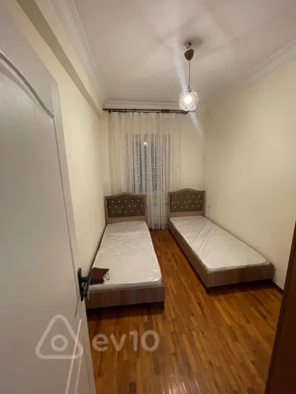 Kirayə verilir 3 otaqlı köhnə tikili 100 m²