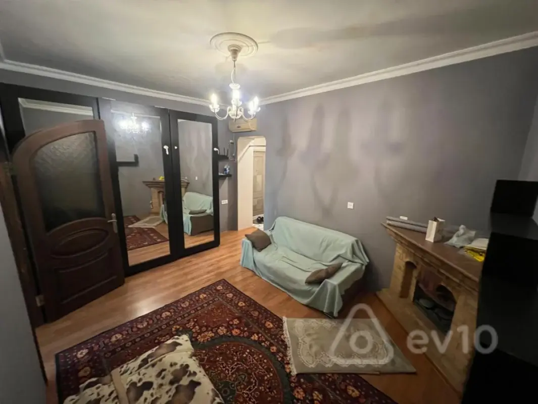 Kirayə verilir 2 otaqlı köhnə tikili 50 m²