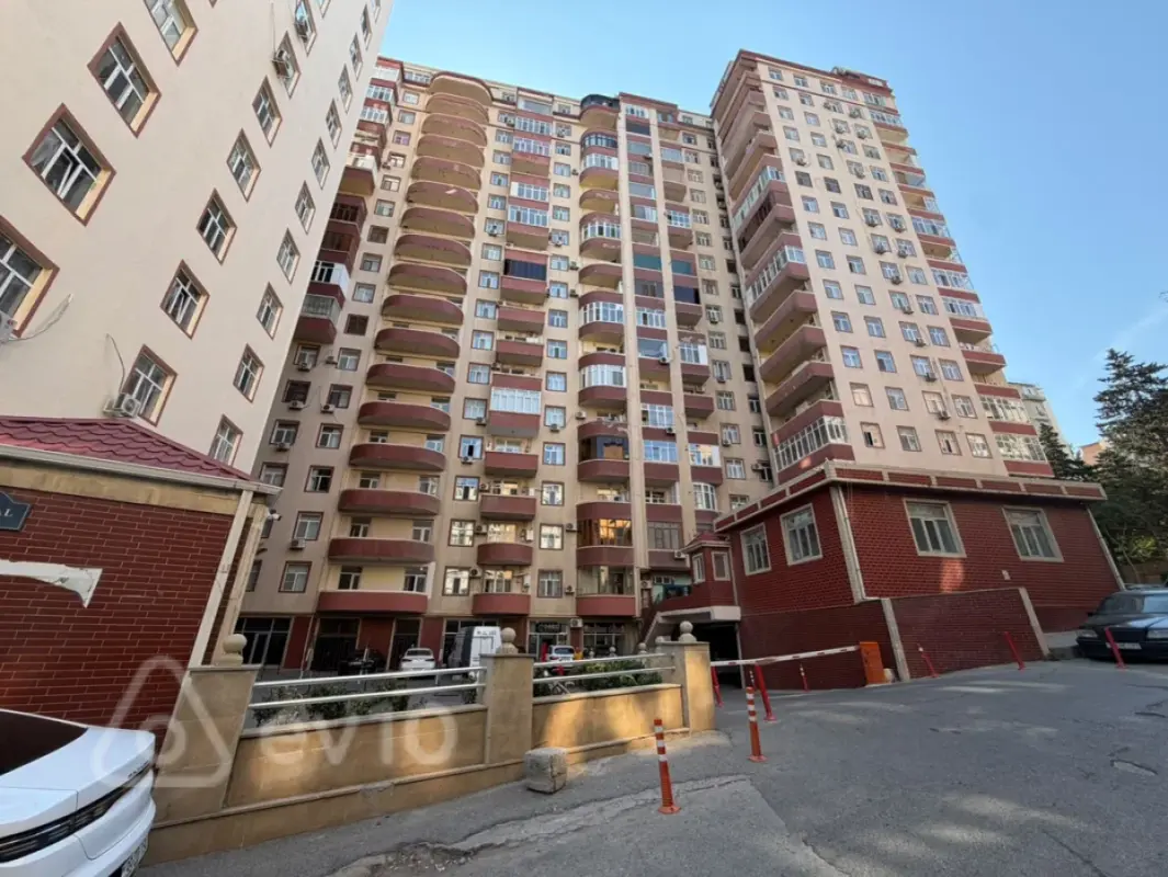 Satılır 3 otaqlı yeni tikili 140 m²