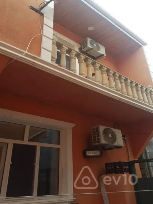 Satılır 4 otaqlı həyət evi 130 m²