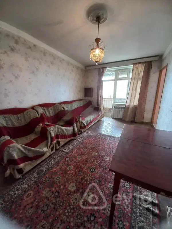Satılır 2 otaqlı köhnə tikili 50 m²