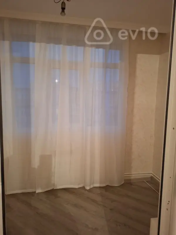 Kirayə verilir 2 otaqlı köhnə tikili 60 m²