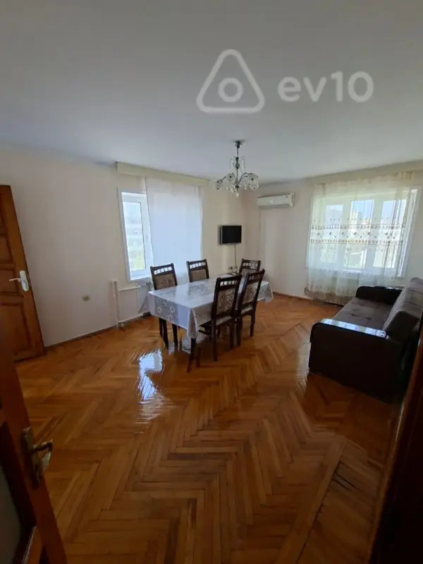 Kirayə verilir 3 otaqlı köhnə tikili 60 m²