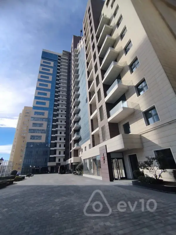 Satılır 2 otaqlı yeni tikili 93 m²