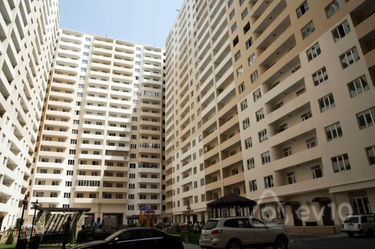 Satılır 3 otaqlı yeni tikili 130 m²