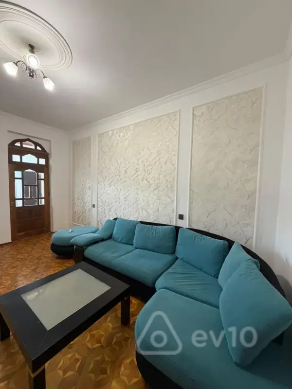 Kirayə verilir 3 otaqlı köhnə tikili 80 m²