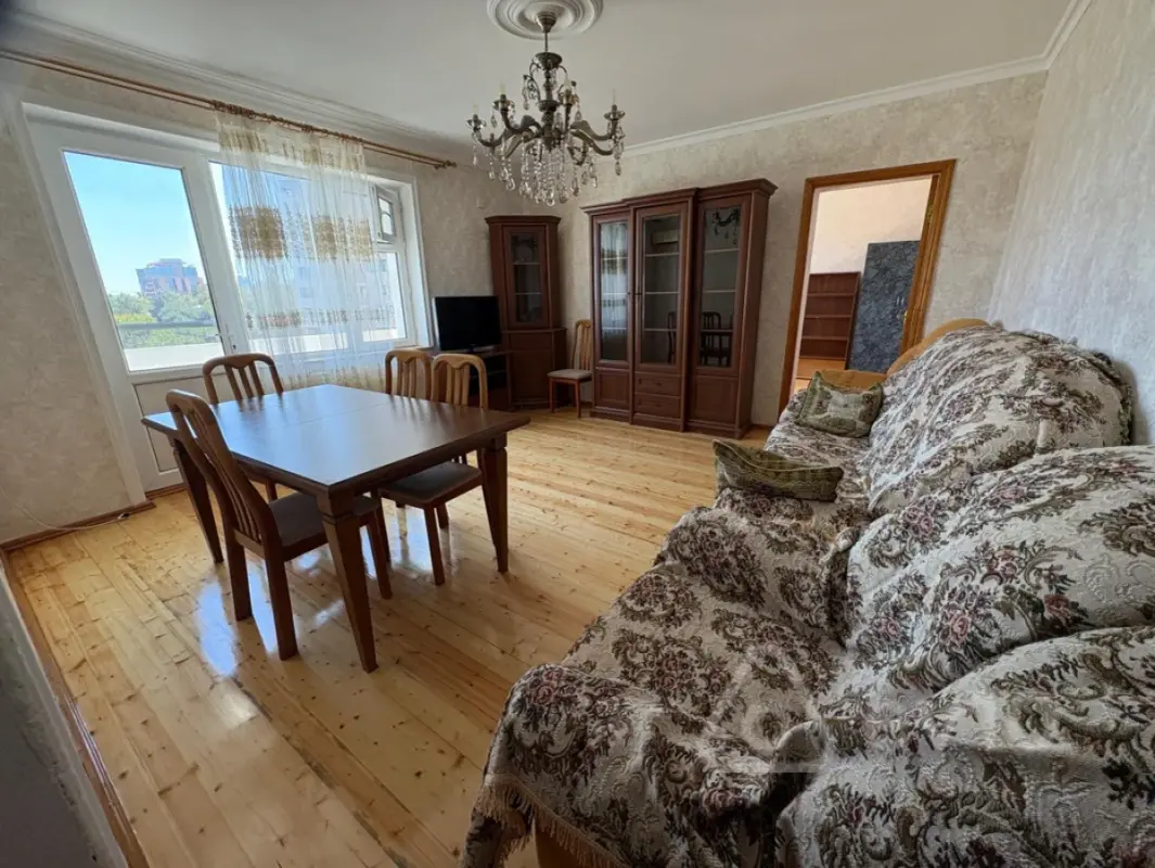 Kirayə verilir 4 otaqlı köhnə tikili 100 m²