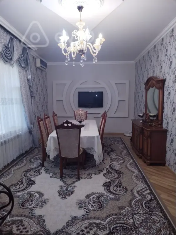 Satılır 5 otaqlı həyət evi 200 m²
