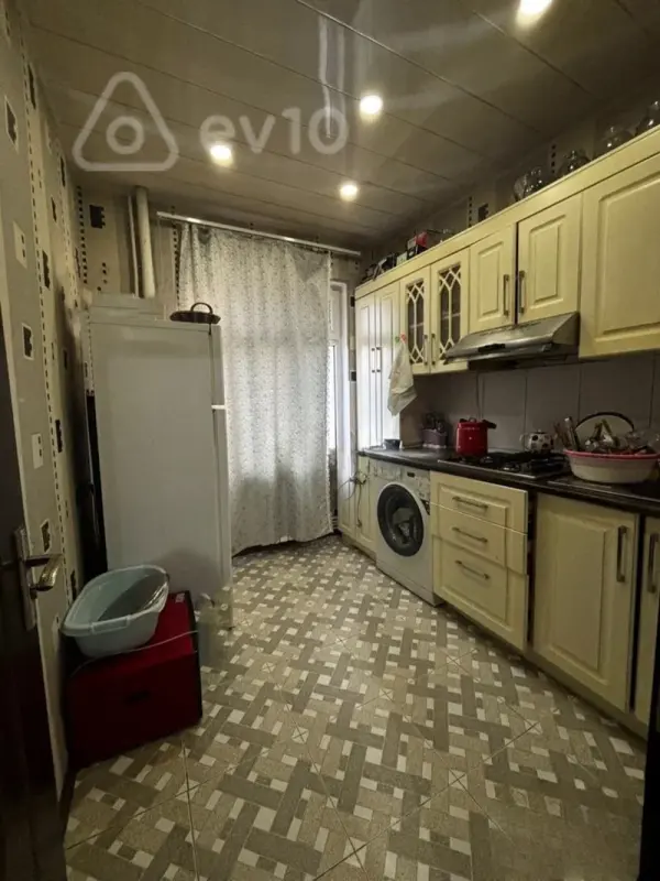 Satılır 2 otaqlı köhnə tikili 55 m²