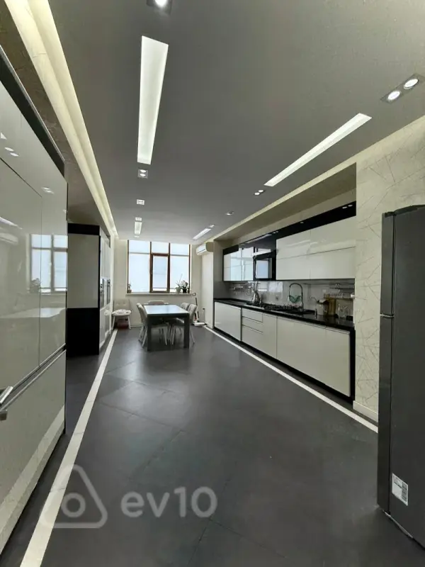 Satılır 3 otaqlı yeni tikili 165 m²