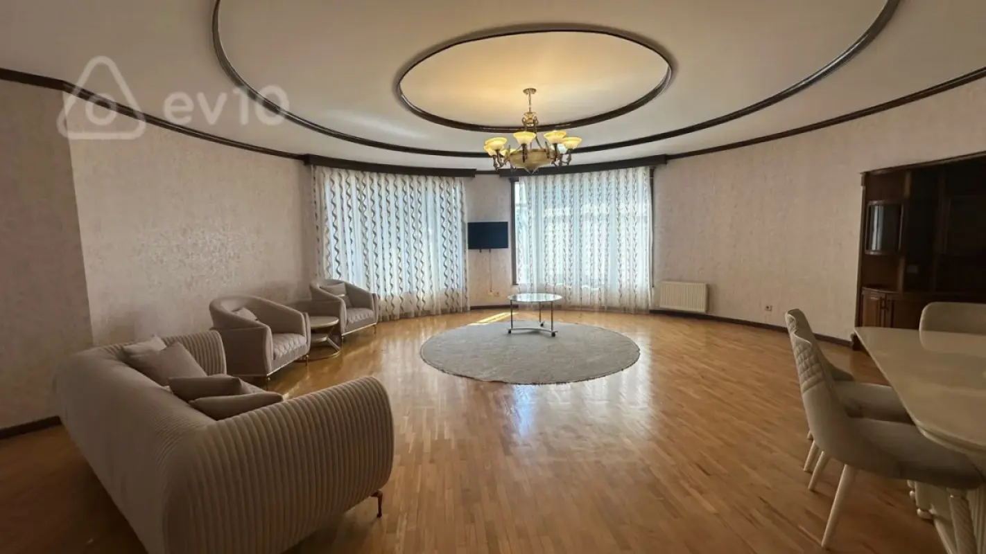 Kirayə verilir 5 otaqlı yeni tikili 240 m²