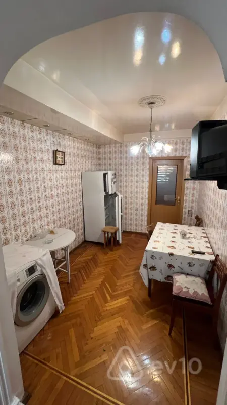 Kirayə verilir 3 otaqlı köhnə tikili 100 m²