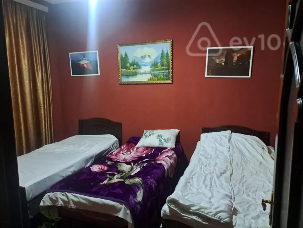 Kirayə verilir 2 otaqlı köhnə tikili 90 m²