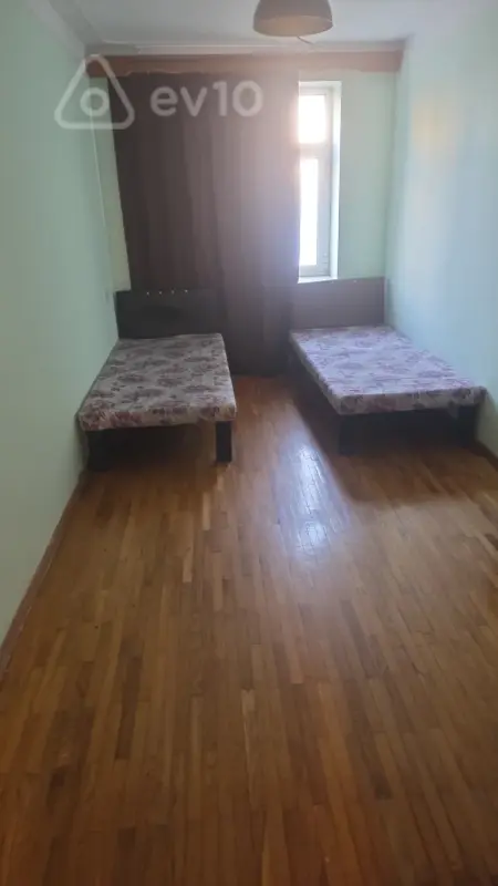 Kirayə verilir 2 otaqlı köhnə tikili 80 m²
