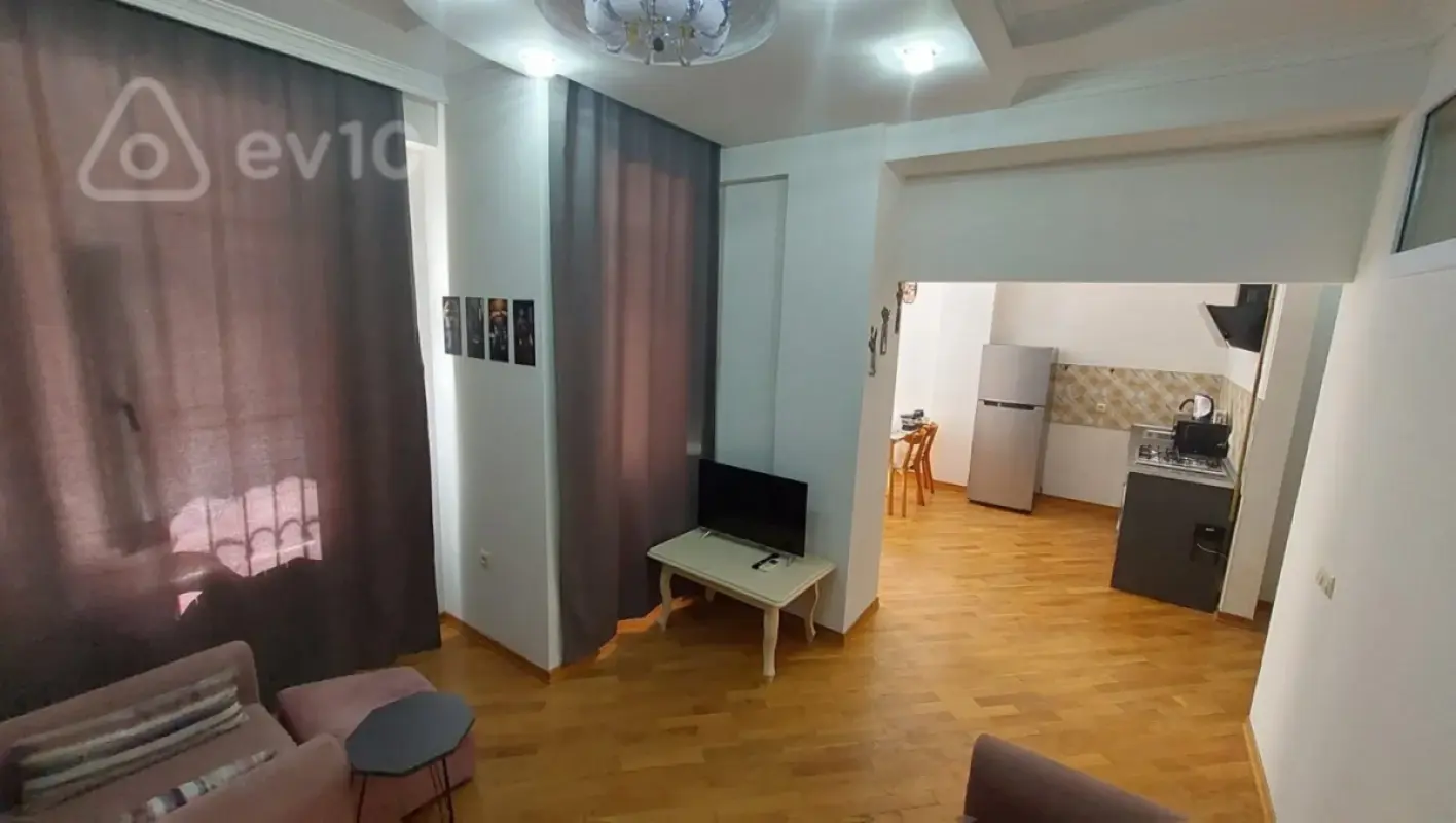 Kirayə verilir 2 otaqlı köhnə tikili 50 m²
