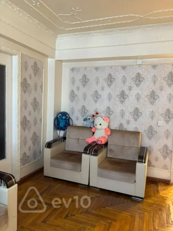 Kirayə verilir 2 otaqlı köhnə tikili 80 m²