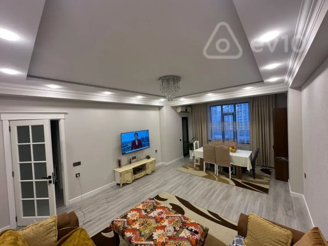 Kirayə verilir 3 otaqlı yeni tikili 125 m²