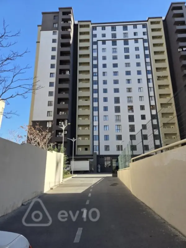 Satılır 3 otaqlı yeni tikili 135 m²