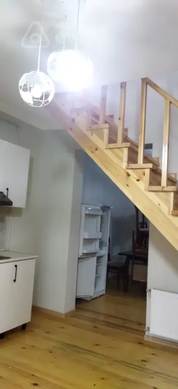 Kirayə verilir 3 otaqlı köhnə tikili 80 m²