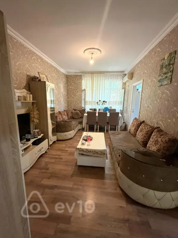 Satılır 2 otaqlı köhnə tikili 50 m²