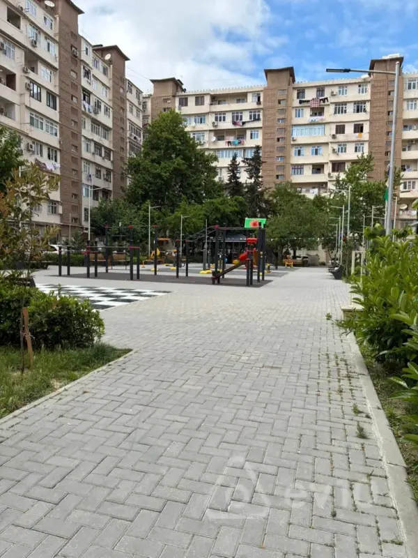 Satılır 4 otaqlı köhnə tikili 110 m²