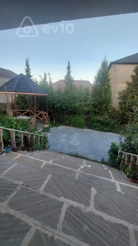 Satılır 33 otaqlı həyət evi 100 m²