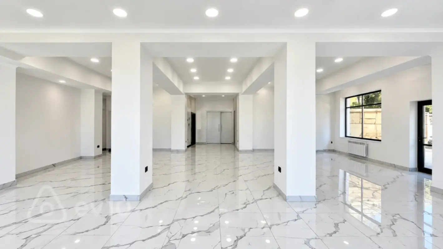 Satılır mənzil 600 m²