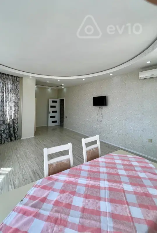 Kirayə verilir 2 otaqlı yeni tikili 81 m²