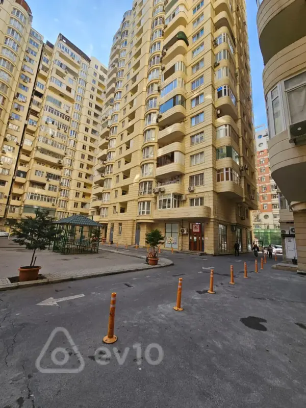 Satılır 3 otaqlı yeni tikili 100 m²