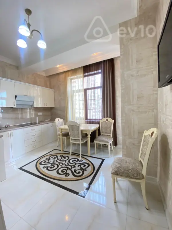 Kirayə verilir 2 otaqlı yeni tikili 74 m²