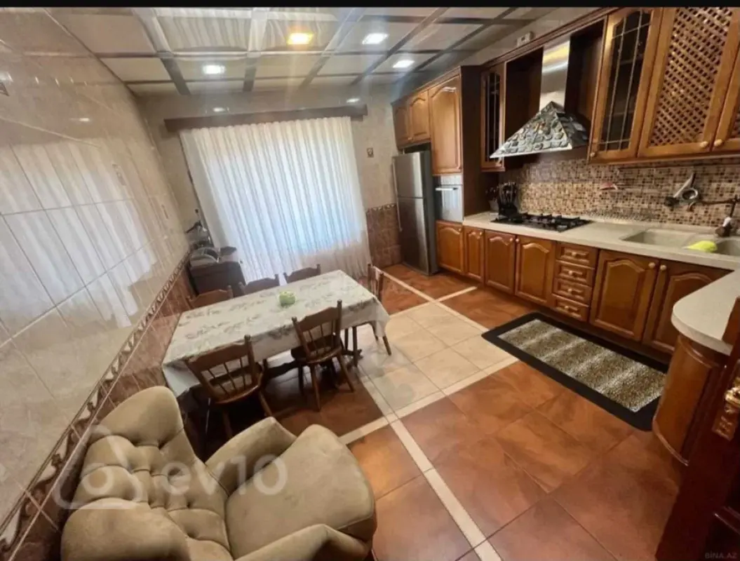 Kirayə verilir 3 otaqlı yeni tikili 160 m²