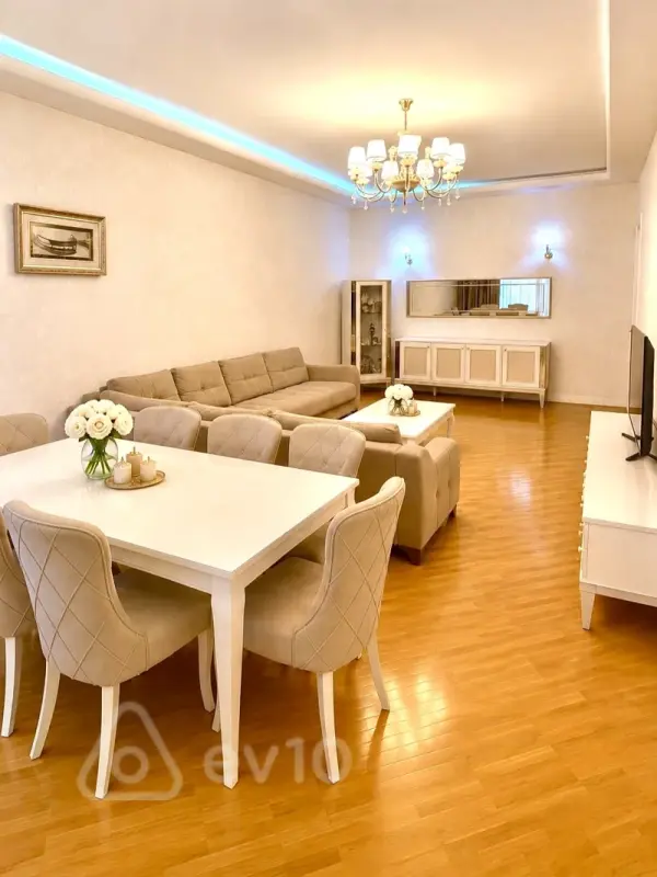 Kirayə verilir 2 otaqlı yeni tikili 110 m²