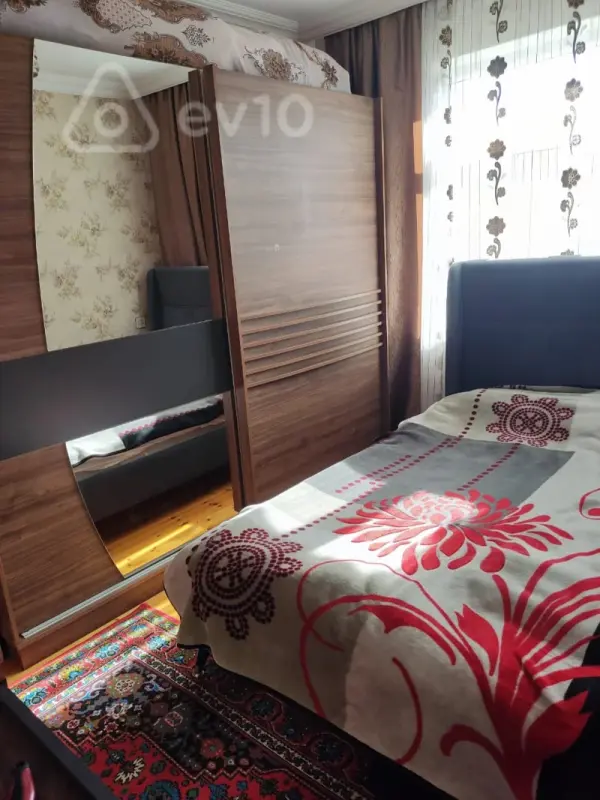Satılır 2 otaqlı köhnə tikili 65 m²