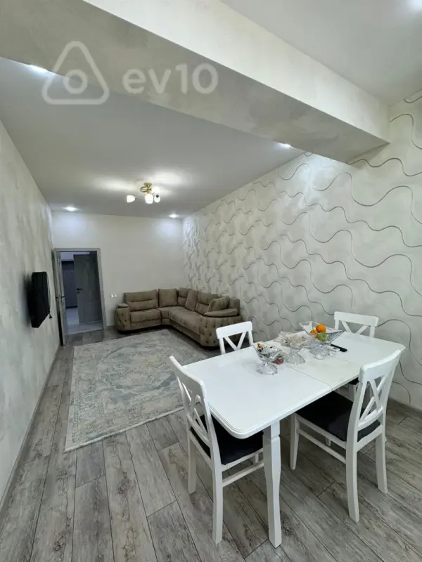 Kirayə verilir 2 otaqlı yeni tikili 70 m²